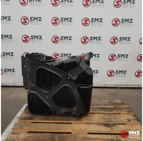 Mercedes-Benz Occ AdBluetank 60L + AdBlueniveausensor Mercedes - Sustav goriva za Kamion: slika Mercedes-Benz Occ AdBluetank 60L + AdBlueniveausensor Mercedes - Sustav goriva za Kamion Mercedes-Benz Occ AdBluetank 60L + AdBlueniveausensor Mercedes - Sustav goriva za Kamion: slika Mercedes-Benz Occ AdBluetank 60L + AdBlueniveausensor Mercedes - Sustav goriva za Kamion