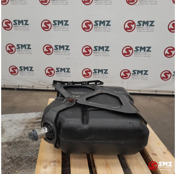 Mercedes-Benz Occ AdBluetank 60L + AdBlueniveausensor Mercedes - Sustav goriva za Kamion: slika Mercedes-Benz Occ AdBluetank 60L + AdBlueniveausensor Mercedes - Sustav goriva za Kamion Mercedes-Benz Occ AdBluetank 60L + AdBlueniveausensor Mercedes - Sustav goriva za Kamion: slika Mercedes-Benz Occ AdBluetank 60L + AdBlueniveausensor Mercedes - Sustav goriva za Kamion