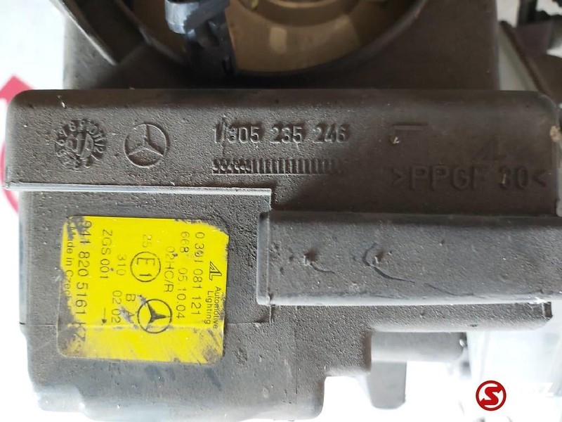 Mercedes-Benz Occ Koplamp links met steun Mercedes Actros MP1 - Prednja svjetla za Kamion: slika Mercedes-Benz Occ Koplamp links met steun Mercedes Actros MP1 - Prednja svjetla za Kamion Mercedes-Benz Occ Koplamp links met steun Mercedes Actros MP1 - Prednja svjetla za Kamion: slika Mercedes-Benz Occ Koplamp links met steun Mercedes Actros MP1 - Prednja svjetla za Kamion