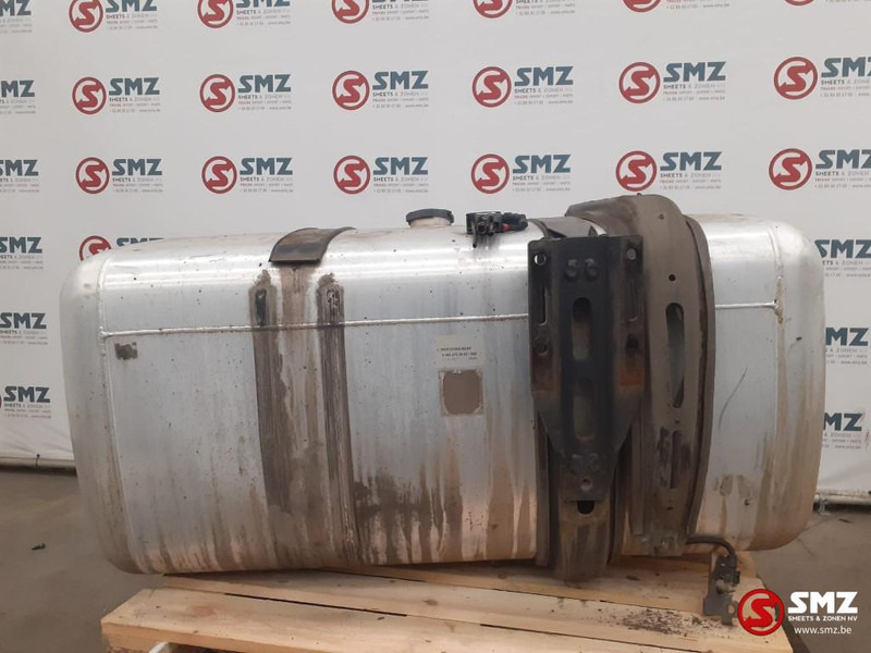 Mercedes-Benz Occ brandstoftank 570L Mercedes - Spremnik goriva za Kamion: slika Mercedes-Benz Occ brandstoftank 570L Mercedes - Spremnik goriva za Kamion Mercedes-Benz Occ brandstoftank 570L Mercedes - Spremnik goriva za Kamion: slika Mercedes-Benz Occ brandstoftank 570L Mercedes - Spremnik goriva za Kamion