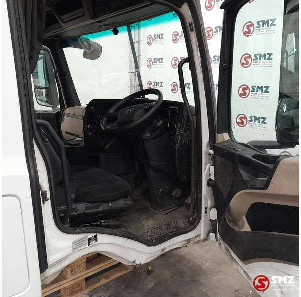 Kabina i unutrašnjost za Kamion Mercedes-Benz Occ cabine RHD Mercedes: slika Kabina i unutrašnjost za Kamion Mercedes-Benz Occ cabine RHD Mercedes