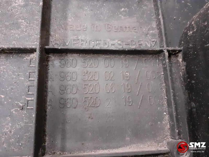 Mercedes-Benz Occ spatbord met steun side skirt links achter - Karoserija i eksterijer za Kamion: slika Mercedes-Benz Occ spatbord met steun side skirt links achter - Karoserija i eksterijer za Kamion Mercedes-Benz Occ spatbord met steun side skirt links achter - Karoserija i eksterijer za Kamion: slika Mercedes-Benz Occ spatbord met steun side skirt links achter - Karoserija i eksterijer za Kamion