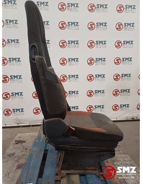 Renault Occ bestuurdersstoel Renault - Kabina i unutrašnjost za Kamion: slika Renault Occ bestuurdersstoel Renault - Kabina i unutrašnjost za Kamion Renault Occ bestuurdersstoel Renault - Kabina i unutrašnjost za Kamion: slika Renault Occ bestuurdersstoel Renault - Kabina i unutrašnjost za Kamion