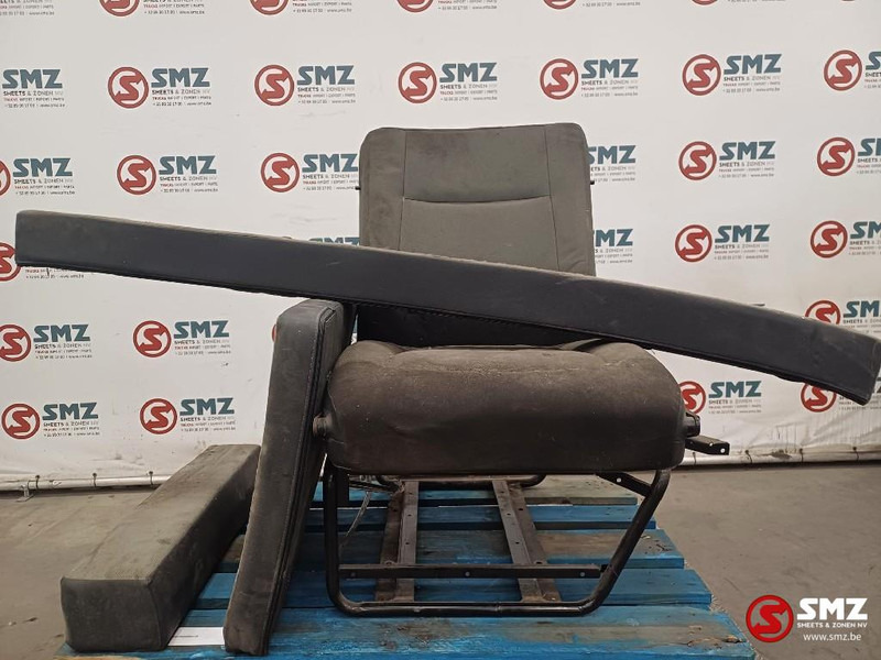 Renault Occ extra zitting Renault - Kabina i unutrašnjost za Kamion: slika Renault Occ extra zitting Renault - Kabina i unutrašnjost za Kamion Renault Occ extra zitting Renault - Kabina i unutrašnjost za Kamion: slika Renault Occ extra zitting Renault - Kabina i unutrašnjost za Kamion