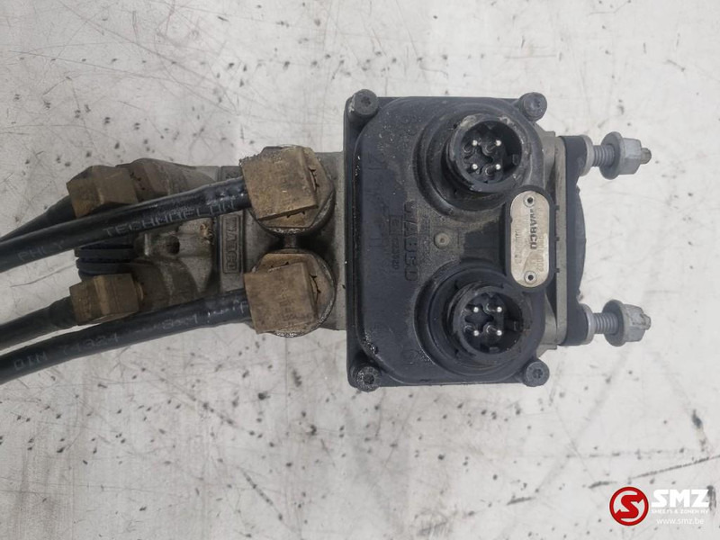 Mercedes-Benz Occ EBS hoofddrukregelende klep Mercedes - Rezervni dijelovi za Kamion: slika Mercedes-Benz Occ EBS hoofddrukregelende klep Mercedes - Rezervni dijelovi za Kamion Mercedes-Benz Occ EBS hoofddrukregelende klep Mercedes - Rezervni dijelovi za Kamion: slika Mercedes-Benz Occ EBS hoofddrukregelende klep Mercedes - Rezervni dijelovi za Kamion