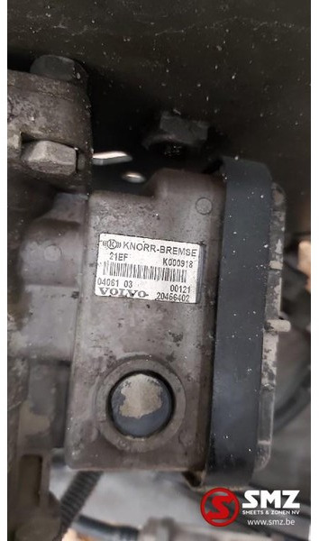 Volvo Occ Spatbordsteun met ventielen Volvo FH12 - Karoserija i eksterijer za Kamion: slika Volvo Occ Spatbordsteun met ventielen Volvo FH12 - Karoserija i eksterijer za Kamion Volvo Occ Spatbordsteun met ventielen Volvo FH12 - Karoserija i eksterijer za Kamion: slika Volvo Occ Spatbordsteun met ventielen Volvo FH12 - Karoserija i eksterijer za Kamion