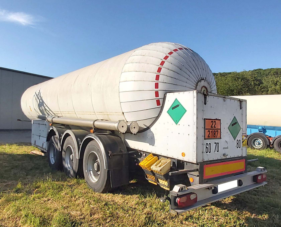 ROBINE Gas tank semi-trailer used for CO2, Carbon dioxide - Poluprikolica cisterna: slika ROBINE Gas tank semi-trailer used for CO2, Carbon dioxide - Poluprikolica cisterna ROBINE Gas tank semi-trailer used for CO2, Carbon dioxide - Poluprikolica cisterna: slika ROBINE Gas tank semi-trailer used for CO2, Carbon dioxide - Poluprikolica cisterna