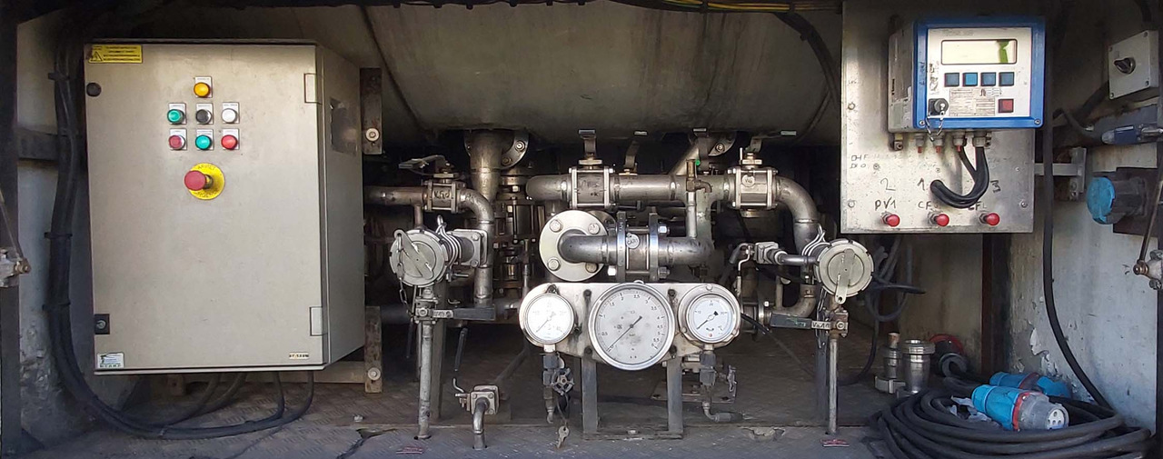 ROBINE Gas tank semi-trailer used for CO2, Carbon dioxide - Poluprikolica cisterna: slika ROBINE Gas tank semi-trailer used for CO2, Carbon dioxide - Poluprikolica cisterna ROBINE Gas tank semi-trailer used for CO2, Carbon dioxide - Poluprikolica cisterna: slika ROBINE Gas tank semi-trailer used for CO2, Carbon dioxide - Poluprikolica cisterna