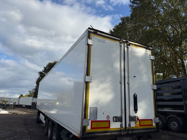 Krone Laadklep APK - Poluprikolica sa zatvorenim sandukom: slika  Krone Laadklep APK - Poluprikolica sa zatvorenim sandukom Krone Laadklep APK - Poluprikolica sa zatvorenim sandukom: slika  Krone Laadklep APK - Poluprikolica sa zatvorenim sandukom