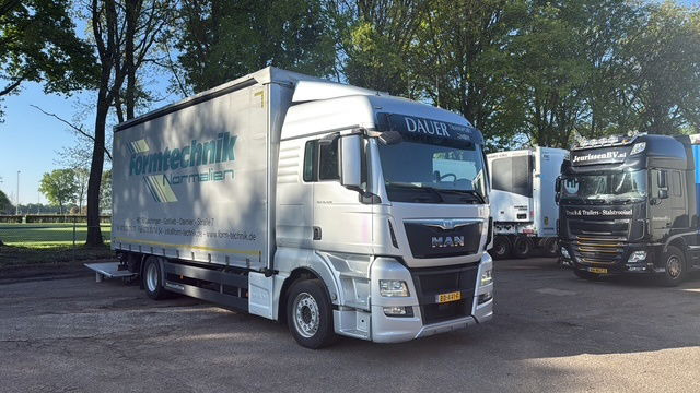 MAN TGX 18.420 - Kamion s ceradom: slika MAN TGX 18.420 - Kamion s ceradom MAN TGX 18.420 - Kamion s ceradom: slika MAN TGX 18.420 - Kamion s ceradom