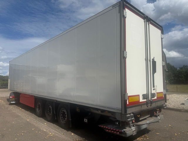 Schmitz Cargobull Thermoking 1606 diesel uren laadklep - Poluprikolica hladnjača: slika Schmitz Cargobull Thermoking 1606 diesel uren laadklep - Poluprikolica hladnjača Schmitz Cargobull Thermoking 1606 diesel uren laadklep - Poluprikolica hladnjača: slika Schmitz Cargobull Thermoking 1606 diesel uren laadklep - Poluprikolica hladnjača