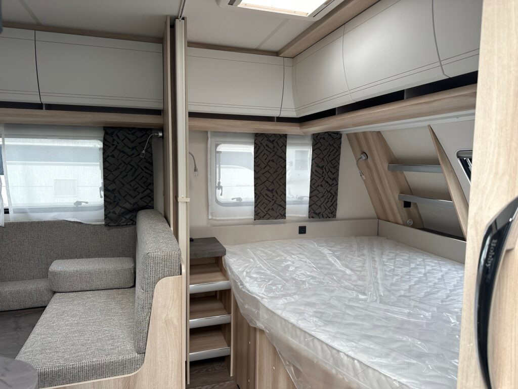 DE LUXE 545 KMF 2024 - Kamp prikolica: slika DE LUXE 545 KMF 2024 - Kamp prikolica DE LUXE 545 KMF 2024 - Kamp prikolica: slika DE LUXE 545 KMF 2024 - Kamp prikolica