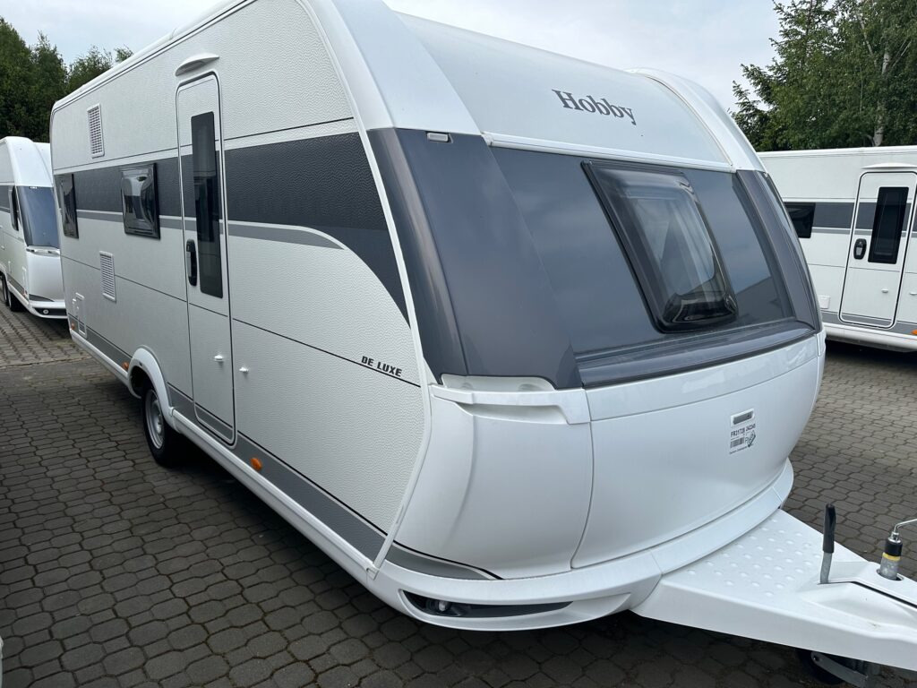 DE LUXE 545 KMF 2024 - Kamp prikolica: slika DE LUXE 545 KMF 2024 - Kamp prikolica DE LUXE 545 KMF 2024 - Kamp prikolica: slika DE LUXE 545 KMF 2024 - Kamp prikolica