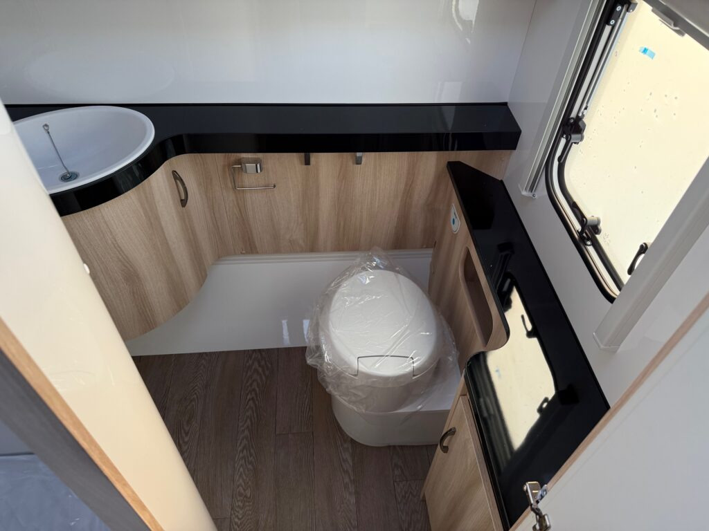 Novi Kamp prikolica HOBBY DE LUXE 495 WFB 2025: slika Novi Kamp prikolica HOBBY DE LUXE 495 WFB 2025