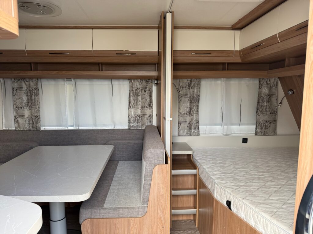 Hobby 545 KMF DE LUXE 2021 - Kamp prikolica: slika Hobby 545 KMF DE LUXE 2021 - Kamp prikolica Hobby 545 KMF DE LUXE 2021 - Kamp prikolica: slika Hobby 545 KMF DE LUXE 2021 - Kamp prikolica