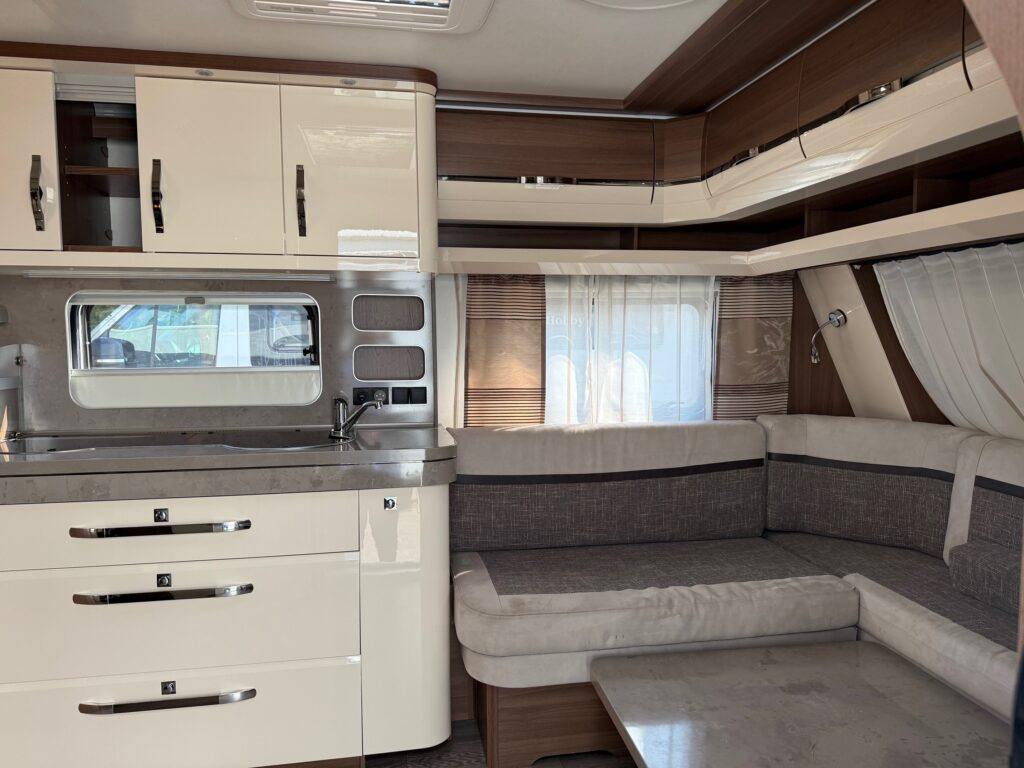 Hobby 720 KWFU Prestige 2020 - Kamp prikolica: slika Hobby 720 KWFU Prestige 2020 - Kamp prikolica Hobby 720 KWFU Prestige 2020 - Kamp prikolica: slika Hobby 720 KWFU Prestige 2020 - Kamp prikolica