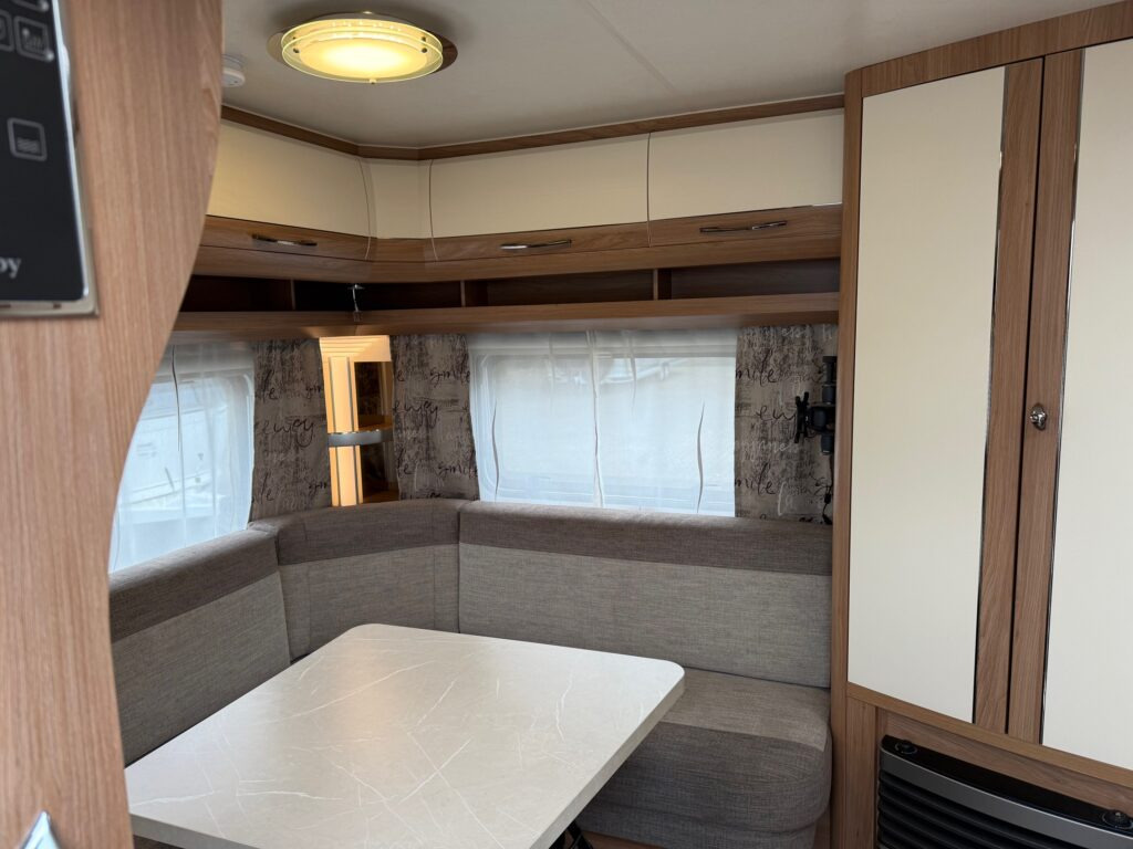 Hobby De Luxe 455 UF 2020 - Kamp prikolica: slika Hobby De Luxe 455 UF 2020 - Kamp prikolica Hobby De Luxe 455 UF 2020 - Kamp prikolica: slika Hobby De Luxe 455 UF 2020 - Kamp prikolica