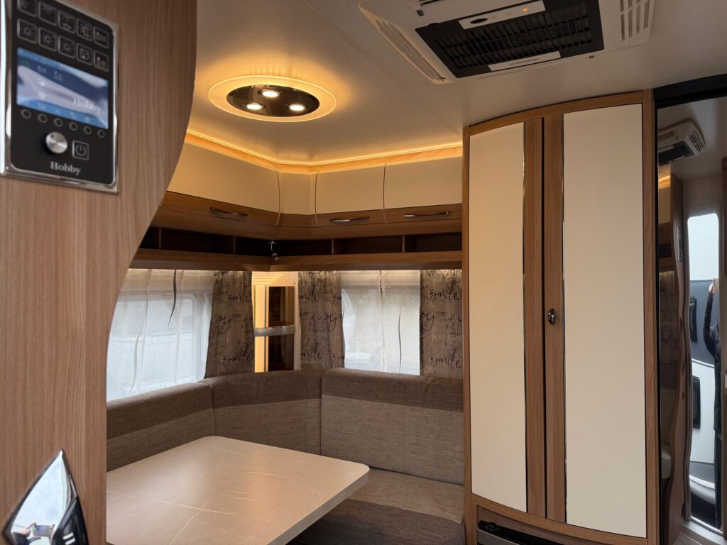 Hobby De Luxe 540 UFf 2020 - Kamp prikolica: slika Hobby De Luxe 540 UFf 2020 - Kamp prikolica Hobby De Luxe 540 UFf 2020 - Kamp prikolica: slika Hobby De Luxe 540 UFf 2020 - Kamp prikolica