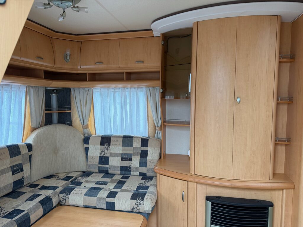 Hobby De Luxe 540 UL 2007 - Kamp prikolica: slika Hobby De Luxe 540 UL 2007 - Kamp prikolica Hobby De Luxe 540 UL 2007 - Kamp prikolica: slika Hobby De Luxe 540 UL 2007 - Kamp prikolica