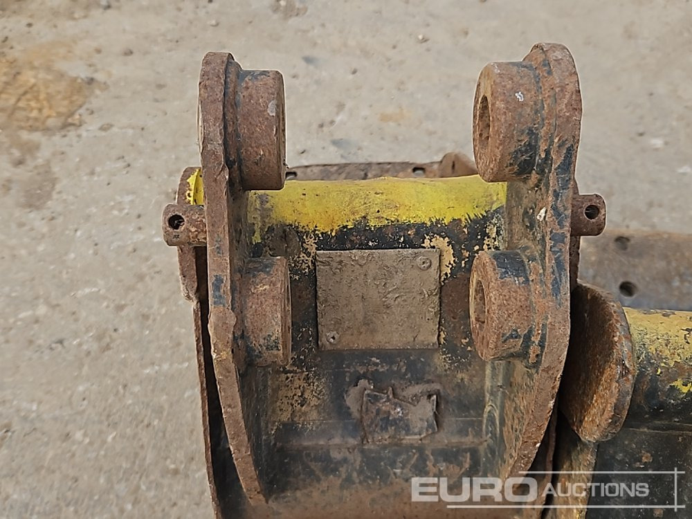 Korpa 12", 10", 10", 10", 10" Digging bucket 25mm Pin to suit Mini Excavator: slika Korpa 12", 10", 10", 10", 10" Digging bucket 25mm Pin to suit Mini Excavator Korpa 12", 10", 10", 10", 10" Digging bucket 25mm Pin to suit Mini Excavator: slika Korpa 12", 10", 10", 10", 10" Digging bucket 25mm Pin to suit Mini Excavator