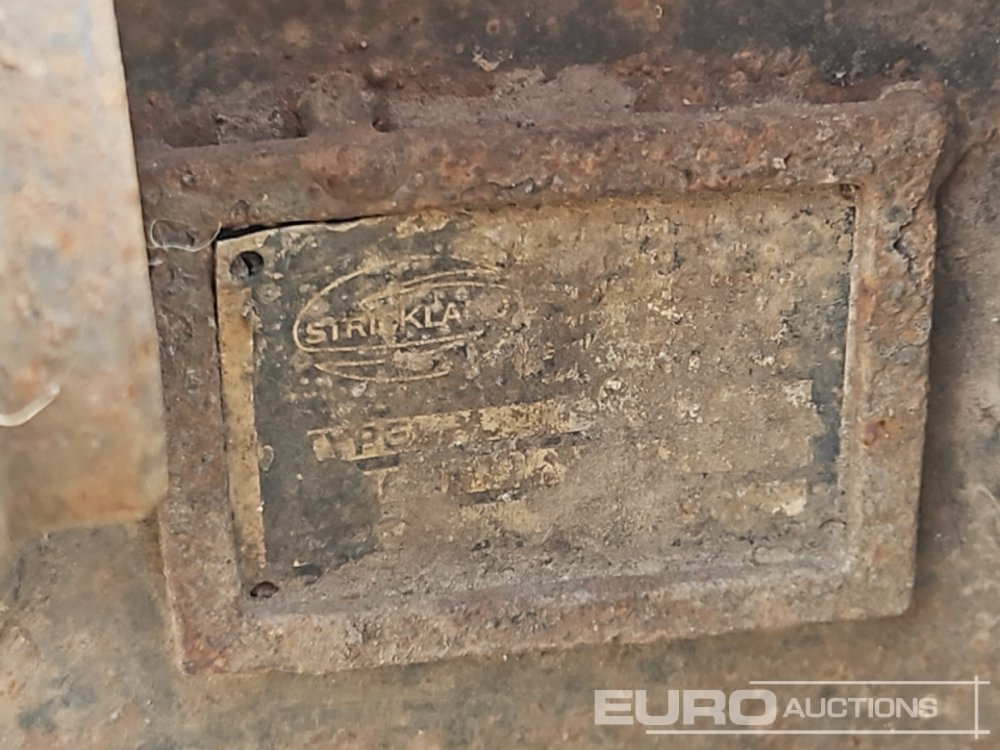 Korpa 12", 10", 10", 10", 10" Digging bucket 25mm Pin to suit Mini Excavator: slika Korpa 12", 10", 10", 10", 10" Digging bucket 25mm Pin to suit Mini Excavator Korpa 12", 10", 10", 10", 10" Digging bucket 25mm Pin to suit Mini Excavator: slika Korpa 12", 10", 10", 10", 10" Digging bucket 25mm Pin to suit Mini Excavator