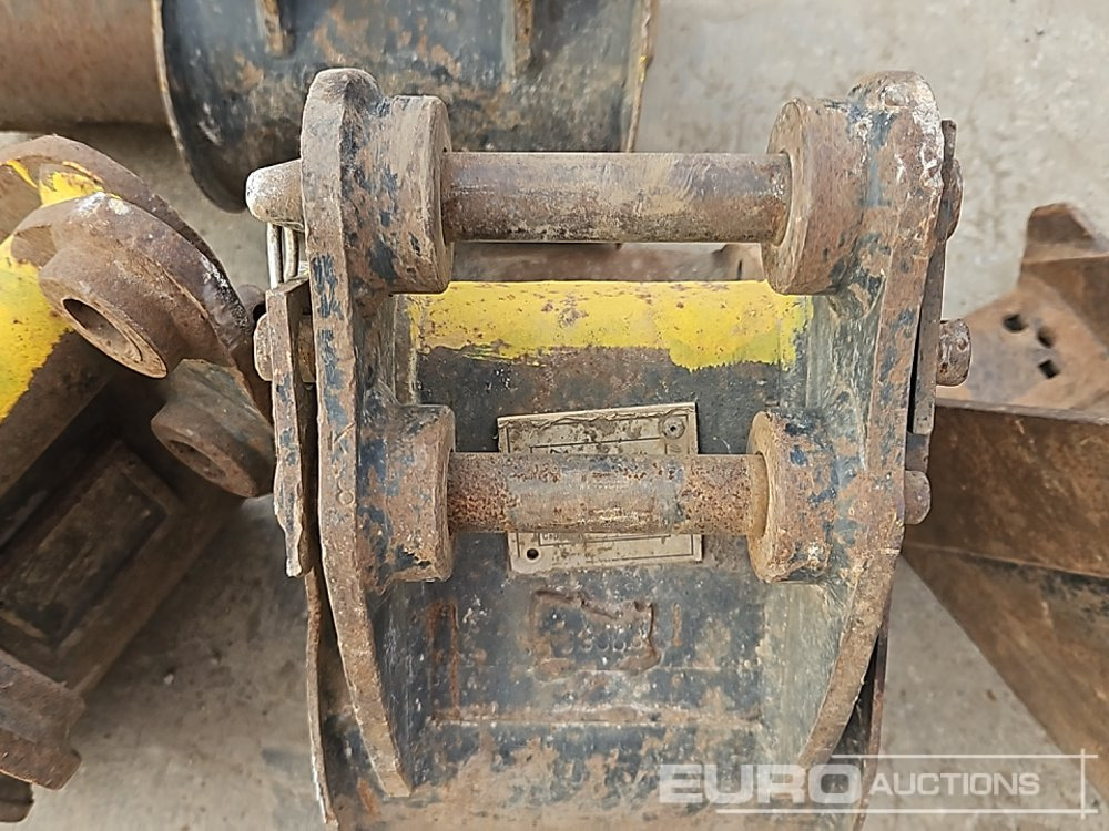 Korpa 12", 10", 10", 10", 10" Digging bucket 25mm Pin to suit Mini Excavator: slika Korpa 12", 10", 10", 10", 10" Digging bucket 25mm Pin to suit Mini Excavator Korpa 12", 10", 10", 10", 10" Digging bucket 25mm Pin to suit Mini Excavator: slika Korpa 12", 10", 10", 10", 10" Digging bucket 25mm Pin to suit Mini Excavator