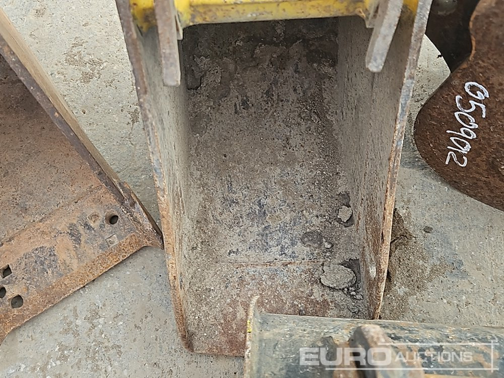 Korpa 12", 10", 10", 10", 10" Digging bucket 25mm Pin to suit Mini Excavator: slika Korpa 12", 10", 10", 10", 10" Digging bucket 25mm Pin to suit Mini Excavator Korpa 12", 10", 10", 10", 10" Digging bucket 25mm Pin to suit Mini Excavator: slika Korpa 12", 10", 10", 10", 10" Digging bucket 25mm Pin to suit Mini Excavator