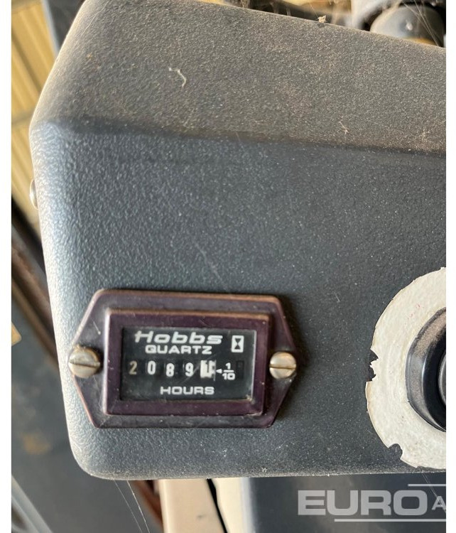 2000 Moffett Mounty M2003 - Viličar: slika 2000 Moffett Mounty M2003 - Viličar 2000 Moffett Mounty M2003 - Viličar: slika 2000 Moffett Mounty M2003 - Viličar