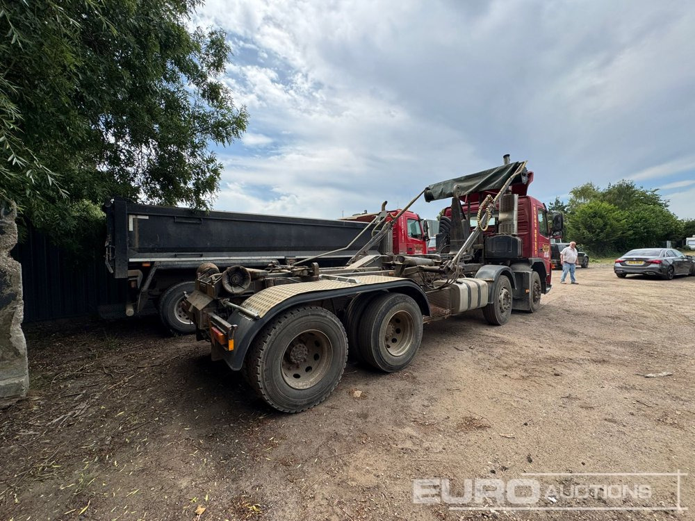 2002 Volvo FM12 - Kamion s kukastom dizalicom: slika 2002 Volvo FM12 - Kamion s kukastom dizalicom 2002 Volvo FM12 - Kamion s kukastom dizalicom: slika 2002 Volvo FM12 - Kamion s kukastom dizalicom