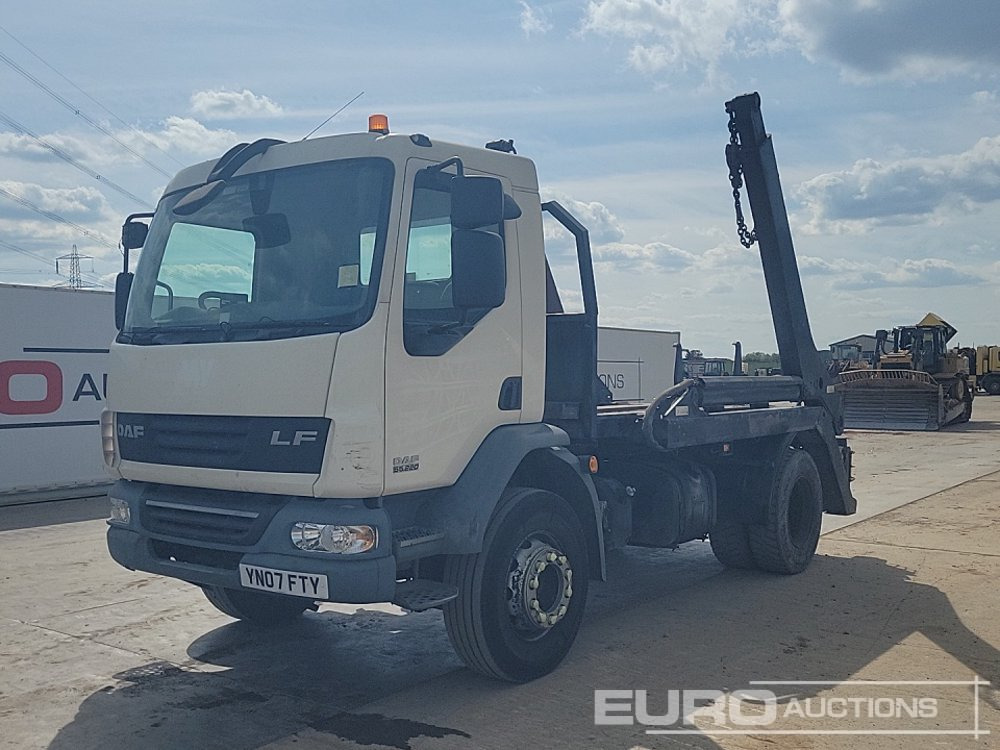 2007 DAF LF55.220 - Utovarivač s proklizavajućim upravljanjem: slika 2007 DAF LF55.220 - Utovarivač s proklizavajućim upravljanjem 2007 DAF LF55.220 - Utovarivač s proklizavajućim upravljanjem: slika 2007 DAF LF55.220 - Utovarivač s proklizavajućim upravljanjem