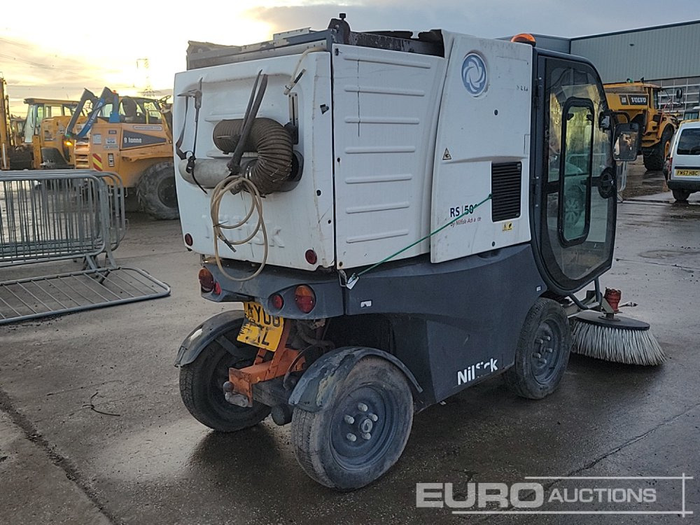 2008 Nilfisk RS501 - Cestovna čistilica: slika 2008 Nilfisk RS501 - Cestovna čistilica 2008 Nilfisk RS501 - Cestovna čistilica: slika 2008 Nilfisk RS501 - Cestovna čistilica