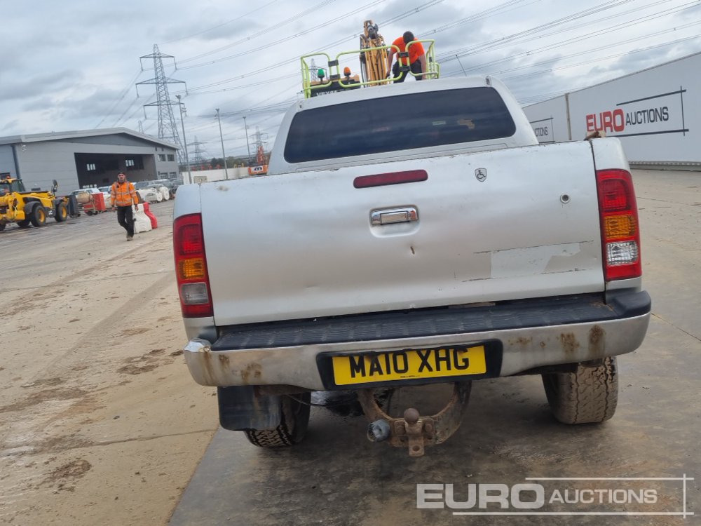 2010 Toyota Hilux Invincible - Pick-up: slika 2010 Toyota Hilux Invincible - Pick-up 2010 Toyota Hilux Invincible - Pick-up: slika 2010 Toyota Hilux Invincible - Pick-up