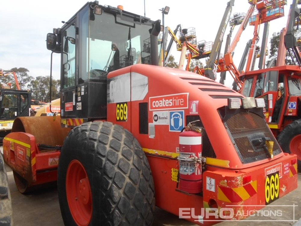 2011 CAT CS533XT Single Drum Vibrating Roller, A/C - Valjak: slika 2011 CAT CS533XT Single Drum Vibrating Roller, A/C - Valjak 2011 CAT CS533XT Single Drum Vibrating Roller, A/C - Valjak: slika 2011 CAT CS533XT Single Drum Vibrating Roller, A/C - Valjak