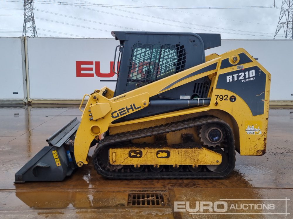 2012 Gehl RT210 - Mini utovarivač: slika 2012 Gehl RT210 - Mini utovarivač 2012 Gehl RT210 - Mini utovarivač: slika 2012 Gehl RT210 - Mini utovarivač