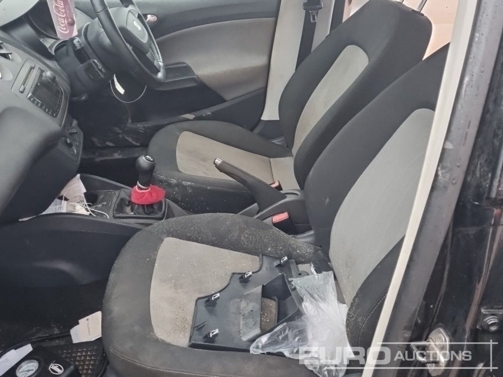 Automobil 2012 Seat Ibiza: slika Automobil 2012 Seat Ibiza Automobil 2012 Seat Ibiza: slika Automobil 2012 Seat Ibiza