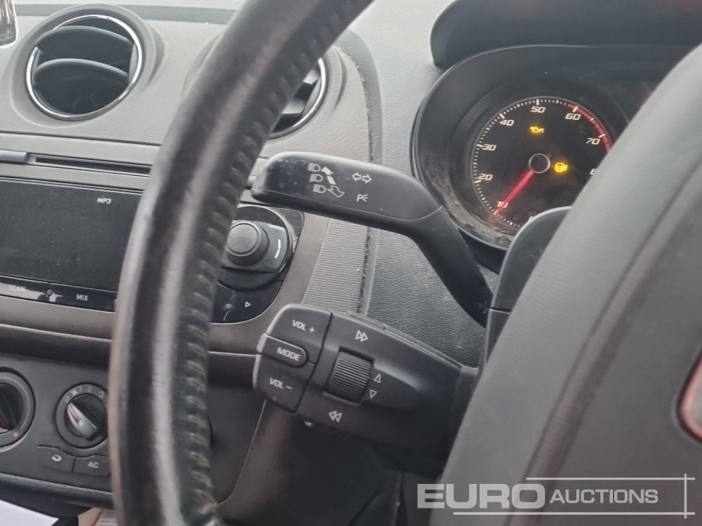 Automobil 2012 Seat Ibiza: slika Automobil 2012 Seat Ibiza Automobil 2012 Seat Ibiza: slika Automobil 2012 Seat Ibiza