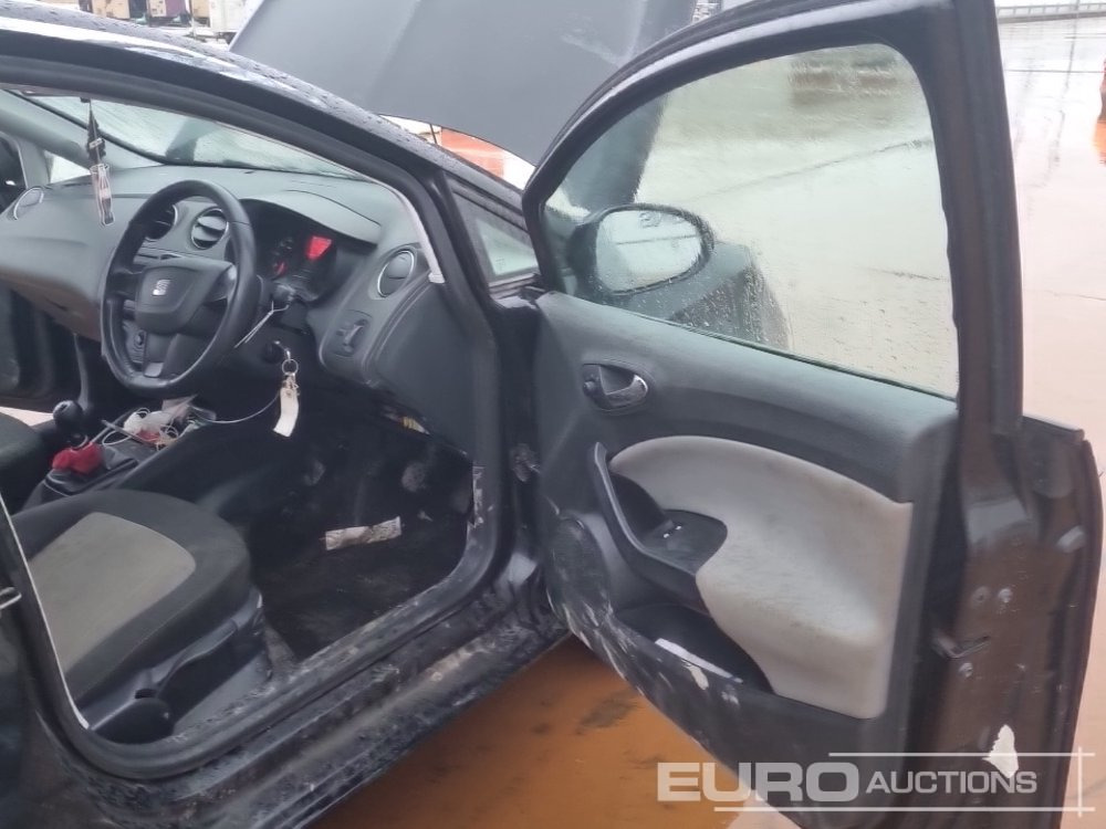 Automobil 2012 Seat Ibiza: slika Automobil 2012 Seat Ibiza Automobil 2012 Seat Ibiza: slika Automobil 2012 Seat Ibiza