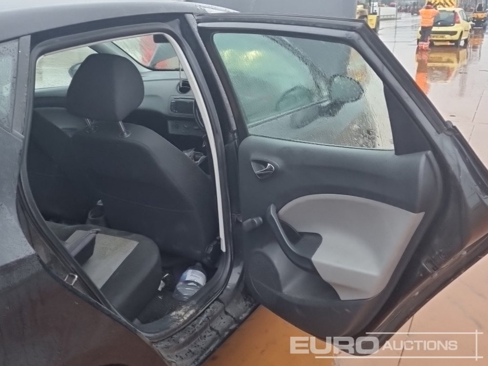 Automobil 2012 Seat Ibiza: slika Automobil 2012 Seat Ibiza Automobil 2012 Seat Ibiza: slika Automobil 2012 Seat Ibiza