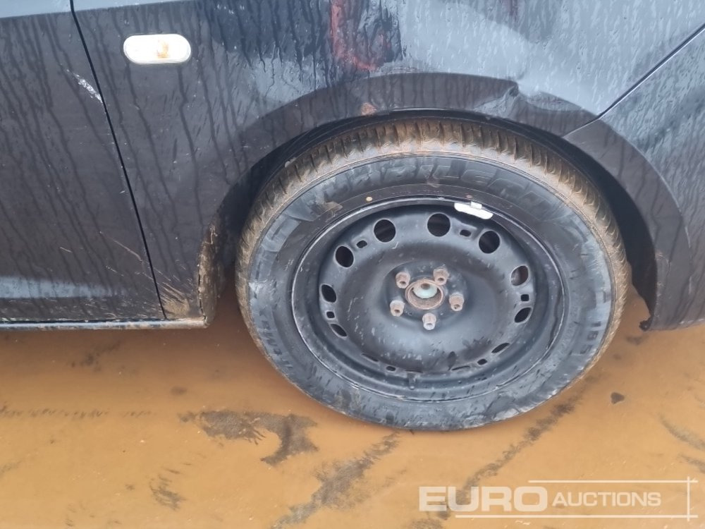 Automobil 2012 Seat Ibiza: slika Automobil 2012 Seat Ibiza Automobil 2012 Seat Ibiza: slika Automobil 2012 Seat Ibiza