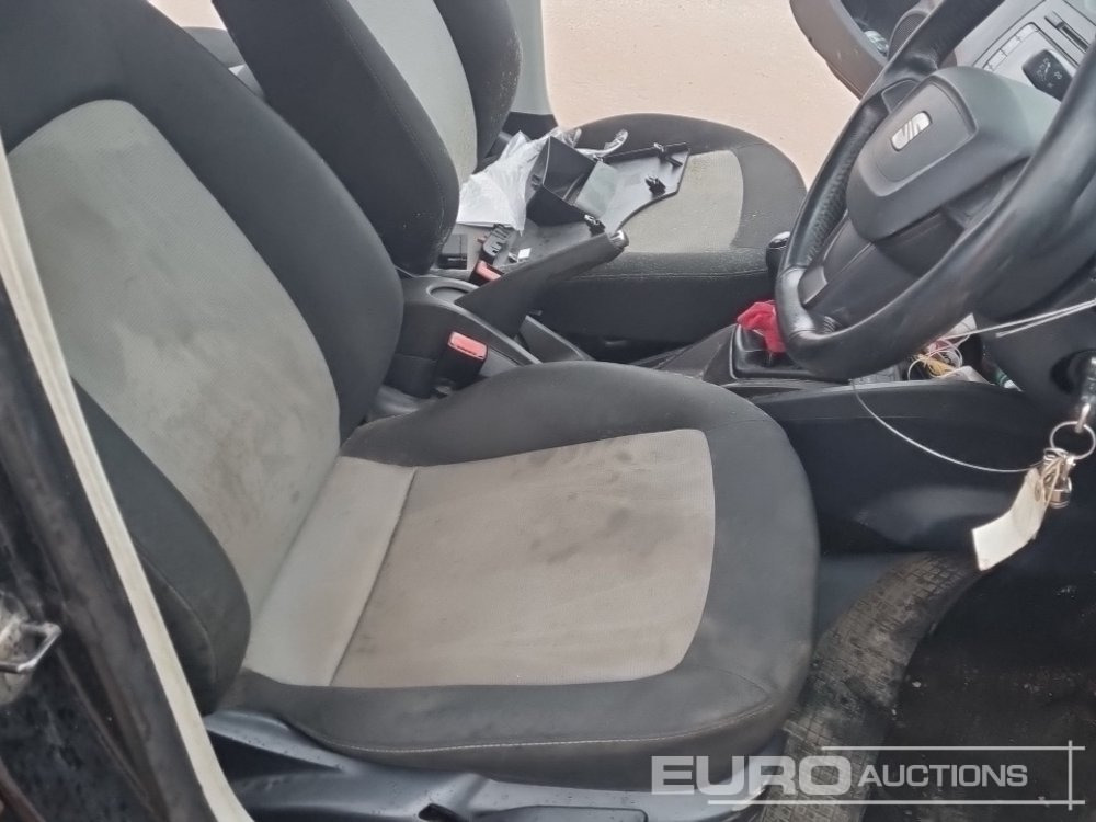 Automobil 2012 Seat Ibiza: slika Automobil 2012 Seat Ibiza Automobil 2012 Seat Ibiza: slika Automobil 2012 Seat Ibiza