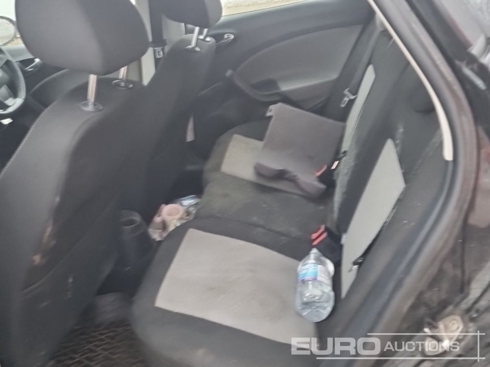 Automobil 2012 Seat Ibiza: slika Automobil 2012 Seat Ibiza Automobil 2012 Seat Ibiza: slika Automobil 2012 Seat Ibiza