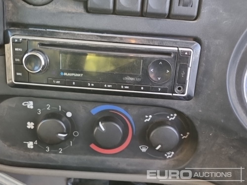 Kamion s otvorenim sandukom za prijevoz teških strojeva 2013 DAF LF45.180: slika Kamion s otvorenim sandukom za prijevoz teških strojeva 2013 DAF LF45.180 Kamion s otvorenim sandukom za prijevoz teških strojeva 2013 DAF LF45.180: slika Kamion s otvorenim sandukom za prijevoz teških strojeva 2013 DAF LF45.180