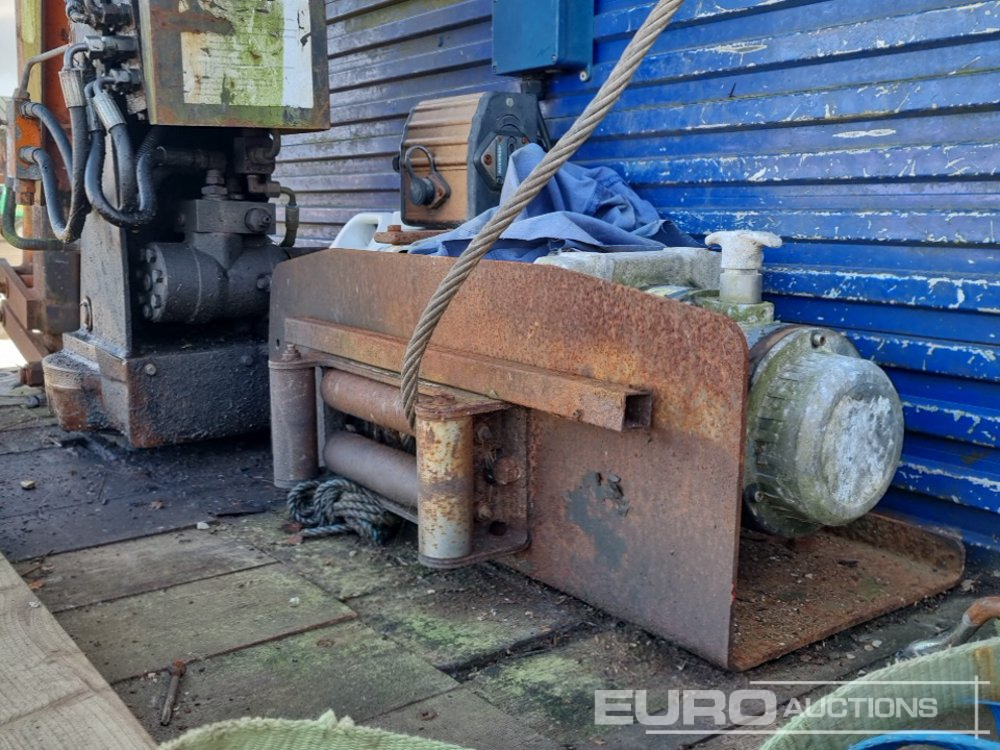 Kamion s otvorenim sandukom za prijevoz teških strojeva 2013 DAF LF45.180: slika Kamion s otvorenim sandukom za prijevoz teških strojeva 2013 DAF LF45.180 Kamion s otvorenim sandukom za prijevoz teških strojeva 2013 DAF LF45.180: slika Kamion s otvorenim sandukom za prijevoz teških strojeva 2013 DAF LF45.180