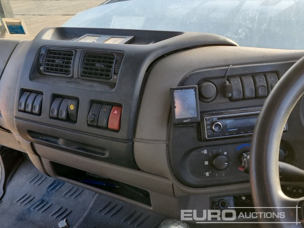 Kamion s otvorenim sandukom za prijevoz teških strojeva 2013 DAF LF45.180: slika Kamion s otvorenim sandukom za prijevoz teških strojeva 2013 DAF LF45.180 Kamion s otvorenim sandukom za prijevoz teških strojeva 2013 DAF LF45.180: slika Kamion s otvorenim sandukom za prijevoz teških strojeva 2013 DAF LF45.180