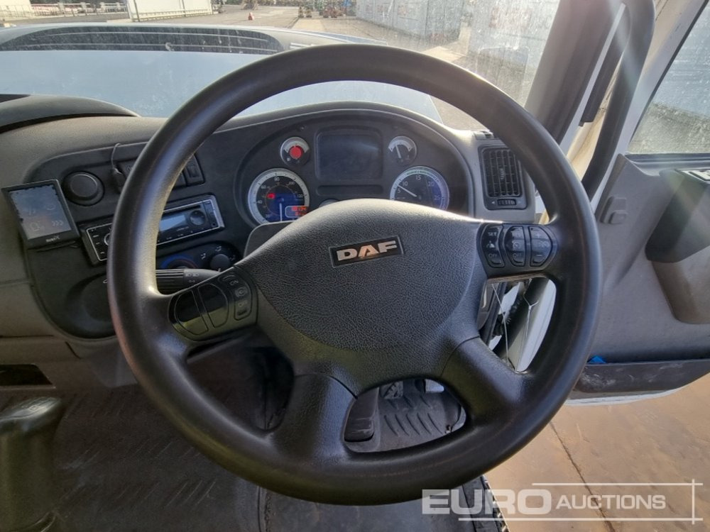 Kamion s otvorenim sandukom za prijevoz teških strojeva 2013 DAF LF45.180: slika Kamion s otvorenim sandukom za prijevoz teških strojeva 2013 DAF LF45.180 Kamion s otvorenim sandukom za prijevoz teških strojeva 2013 DAF LF45.180: slika Kamion s otvorenim sandukom za prijevoz teških strojeva 2013 DAF LF45.180