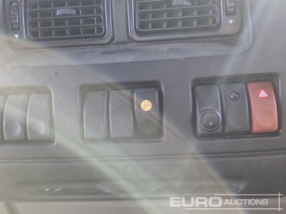 Kamion s otvorenim sandukom za prijevoz teških strojeva 2013 DAF LF45.180: slika Kamion s otvorenim sandukom za prijevoz teških strojeva 2013 DAF LF45.180 Kamion s otvorenim sandukom za prijevoz teških strojeva 2013 DAF LF45.180: slika Kamion s otvorenim sandukom za prijevoz teških strojeva 2013 DAF LF45.180