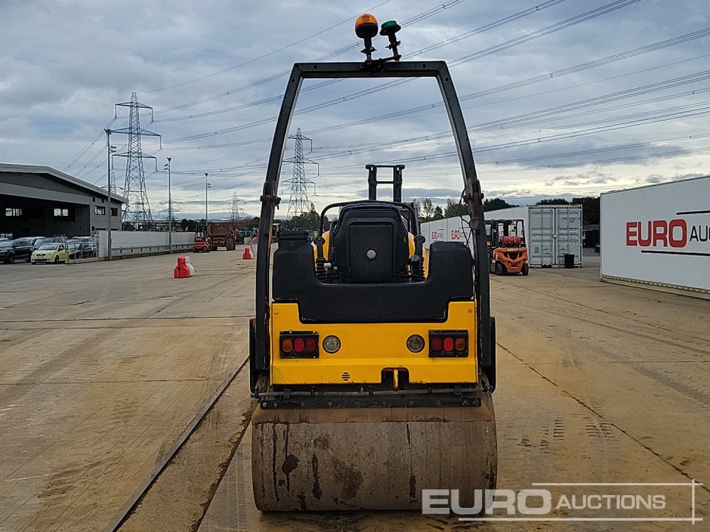 2014 JCB VMT380 - Valjak: slika 2014 JCB VMT380 - Valjak 2014 JCB VMT380 - Valjak: slika 2014 JCB VMT380 - Valjak