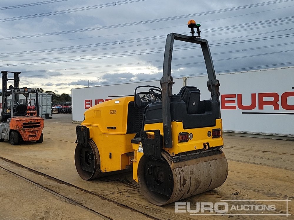 2014 JCB VMT380 - Valjak: slika 2014 JCB VMT380 - Valjak 2014 JCB VMT380 - Valjak: slika 2014 JCB VMT380 - Valjak