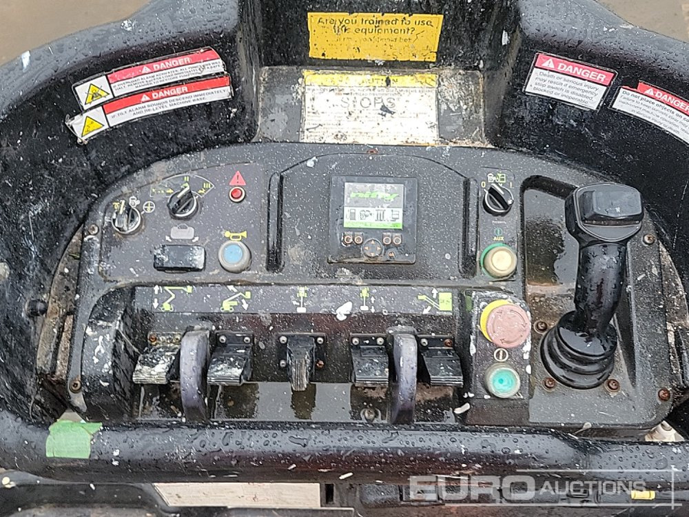 Podizna platforma 2014 Niftylift HR15NE: slika Podizna platforma 2014 Niftylift HR15NE