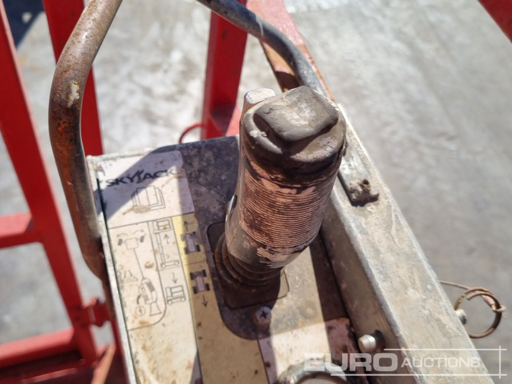 Podizna platforma 2014 SkyJack SJ12: slika Podizna platforma 2014 SkyJack SJ12
